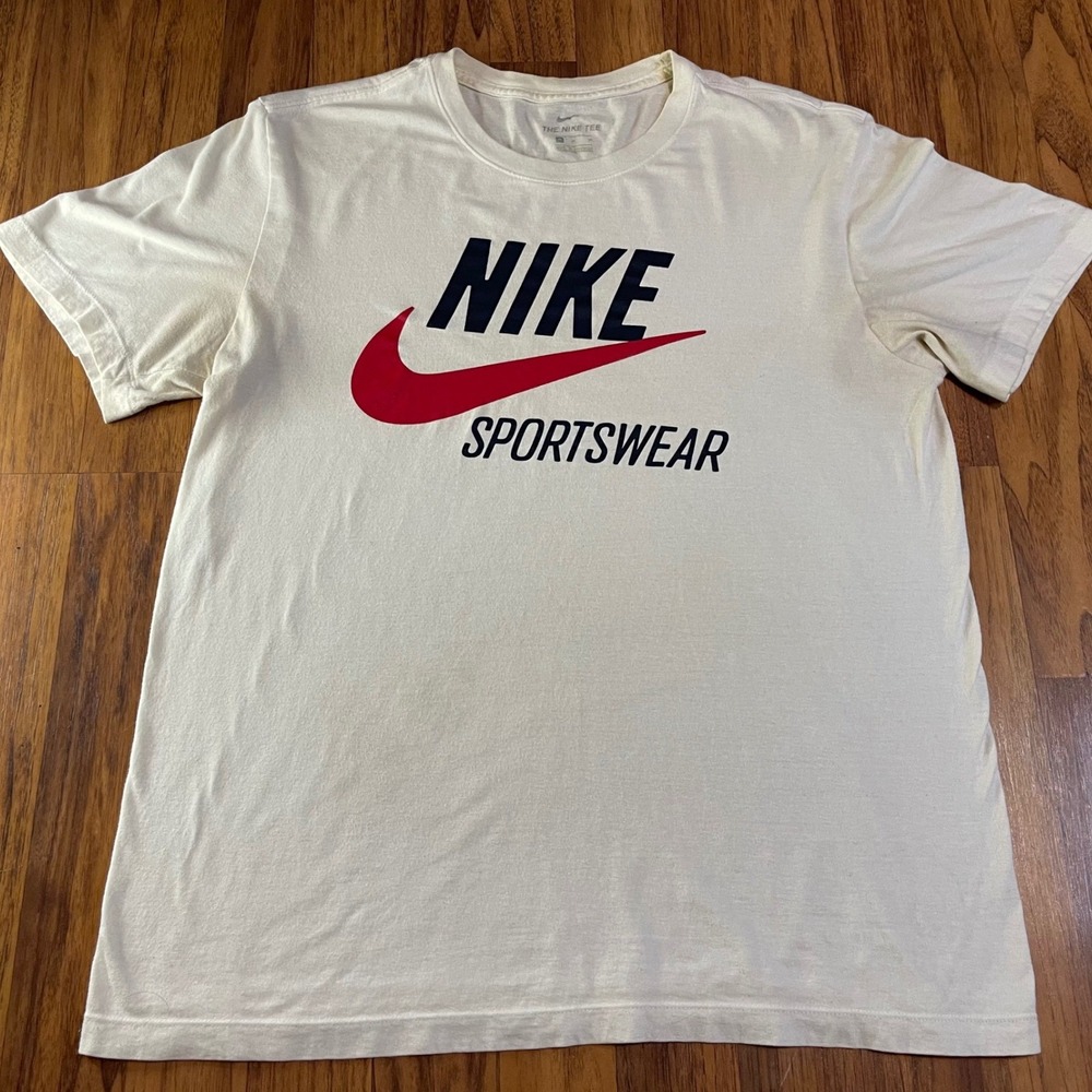 Nike Sportswear T-Shirt Mens Medium Cream Red Swoosh Graphic Tee Short Sleeve
